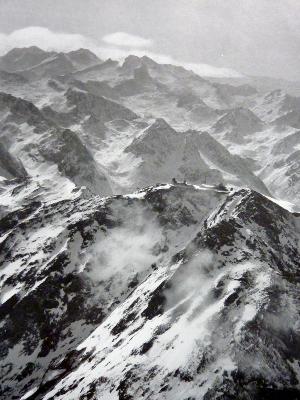 1958 Atlas aérien de la France Pyrénées Languedoc Aquitaine Massif Central NRF Gallimard géographie photographies 